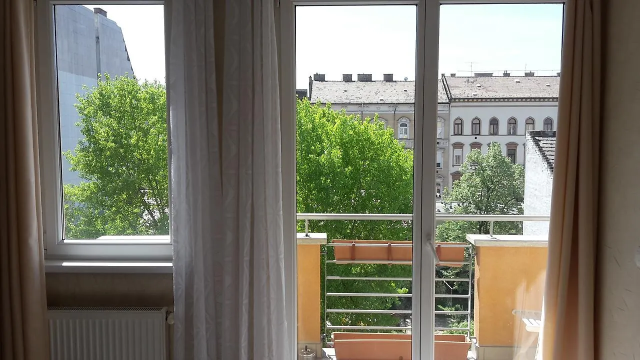 Aden Apartment Free Parking Budapest